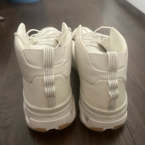 On Cloud Cloudtrax Boots - Picture 2 of 5